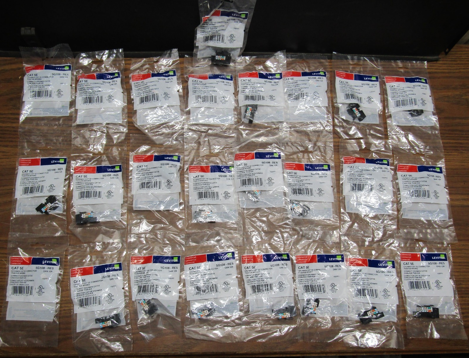 LOT OF 25 BRAND NEW Leviton 5G108-RE5 GigaMax Cat5E QuickPort Connectors Black