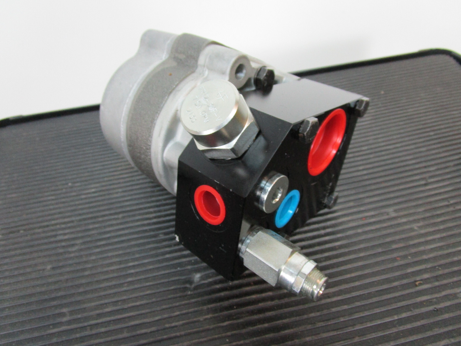New HYDRAULIC PUMP Motor 63K6211 10M2170Y