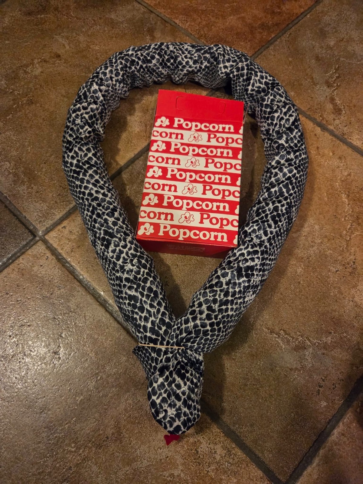 Snake Spring Cloth in Popcorn Magic Mentalism Tricks