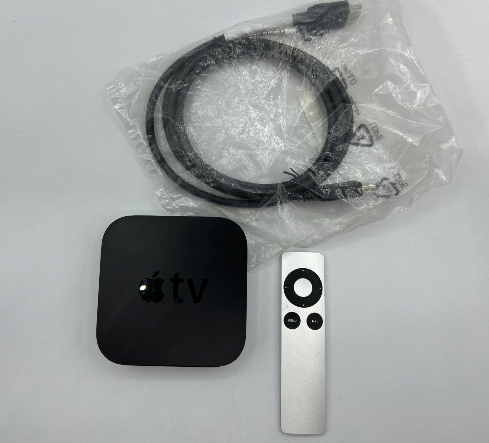 Apple TV 3rd Gen A1427 8GB 1080p Wi-Fi Ethernet w/ HDMI Cable & Remote - Tested