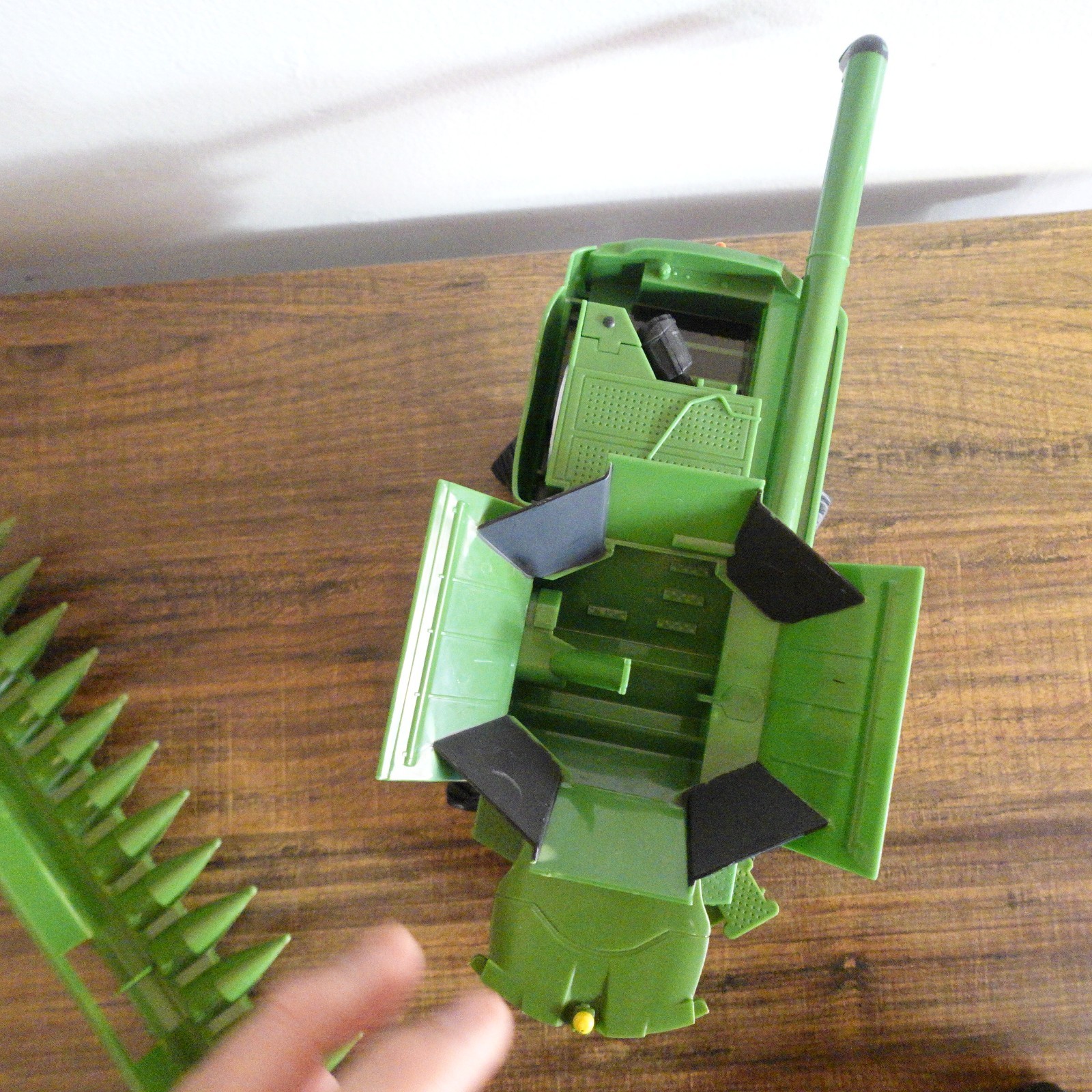 ERTL John Deere S690 Combine 1/32 Scale Full Plastic