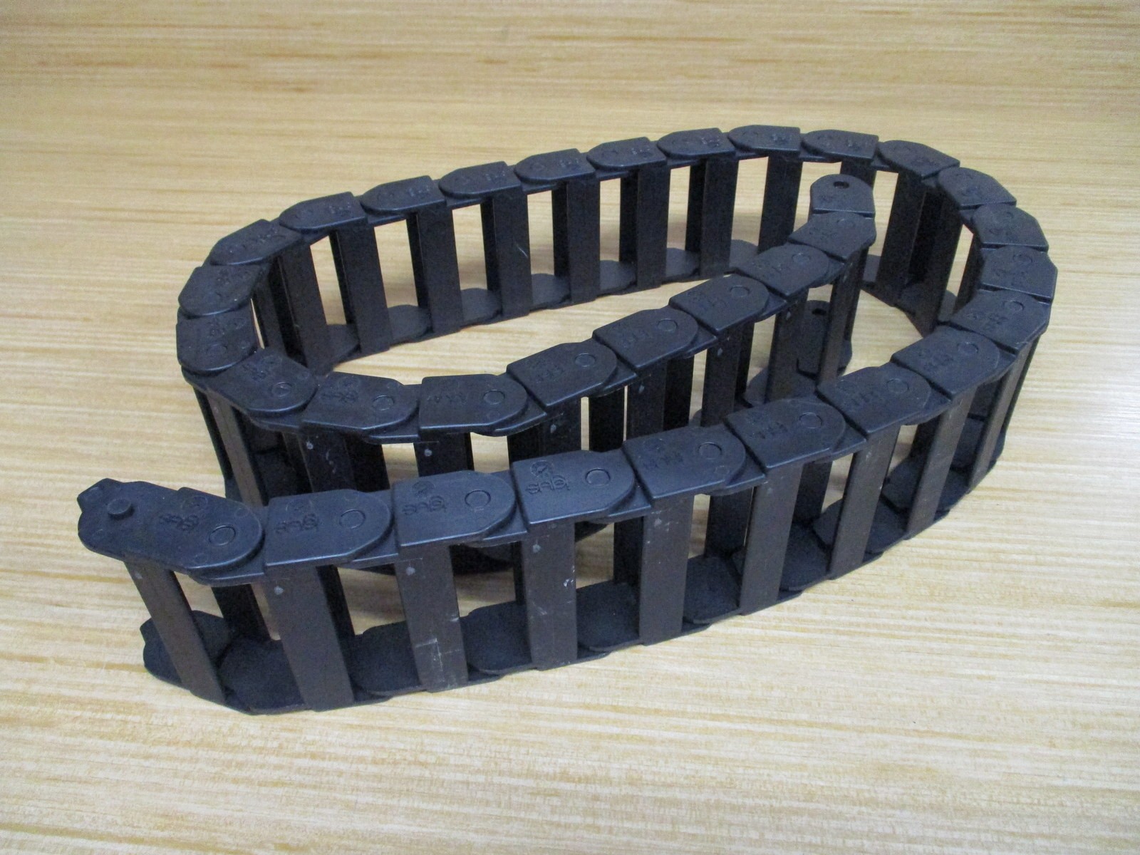 Igus 10.4.048 Cable Carrier 104048 40-1/2" Length