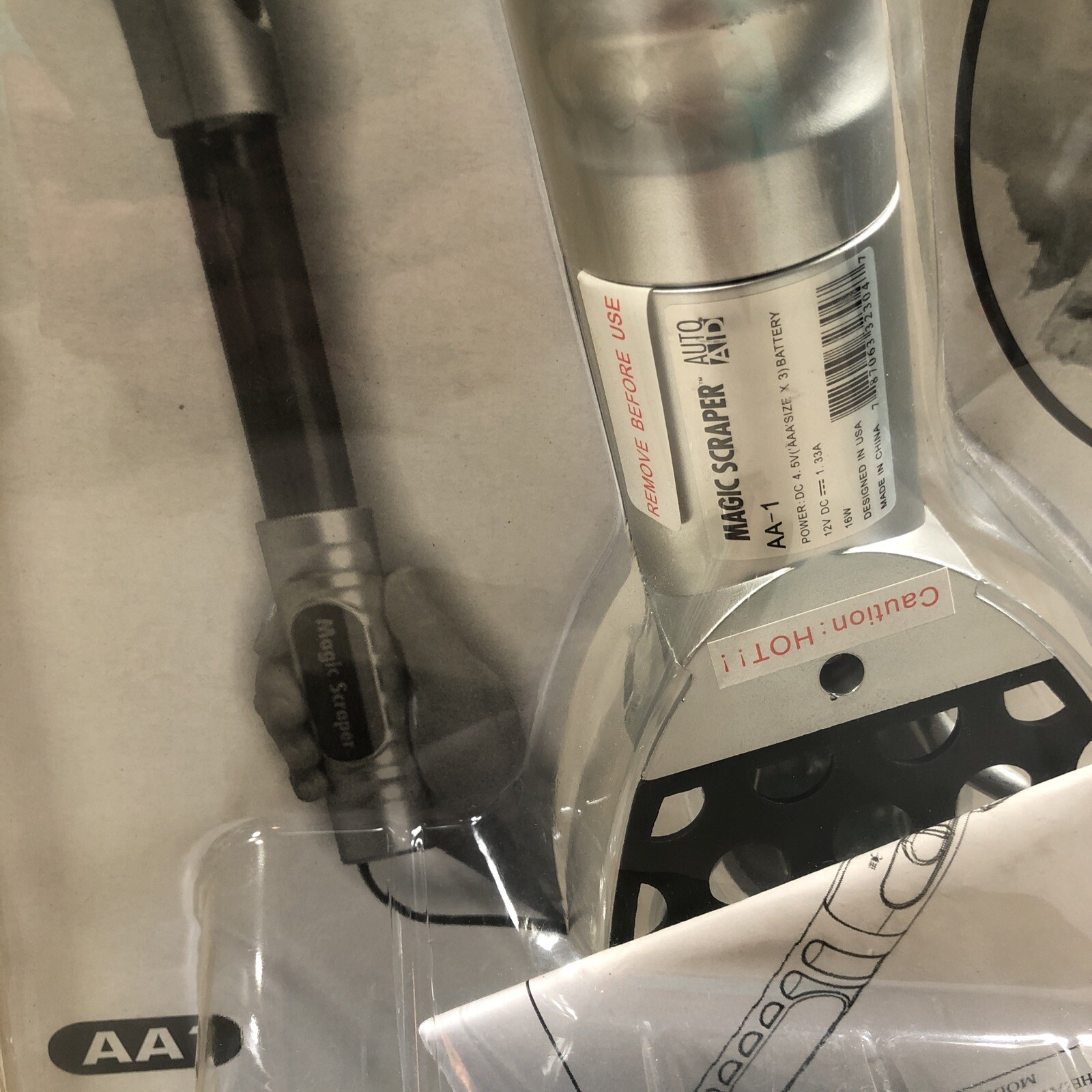 Auto Aid - Heated Ice Scraper "Magic Scraper" Retractable Extendable Handle 18"