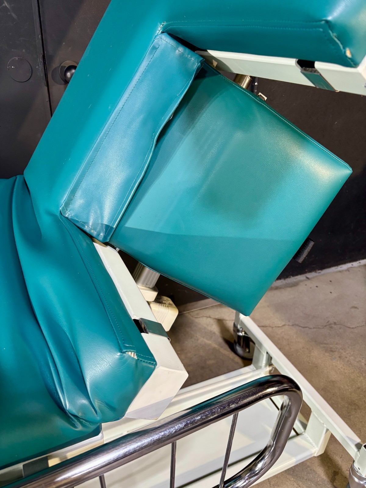 Medical Positioning Inc echo table model 1122