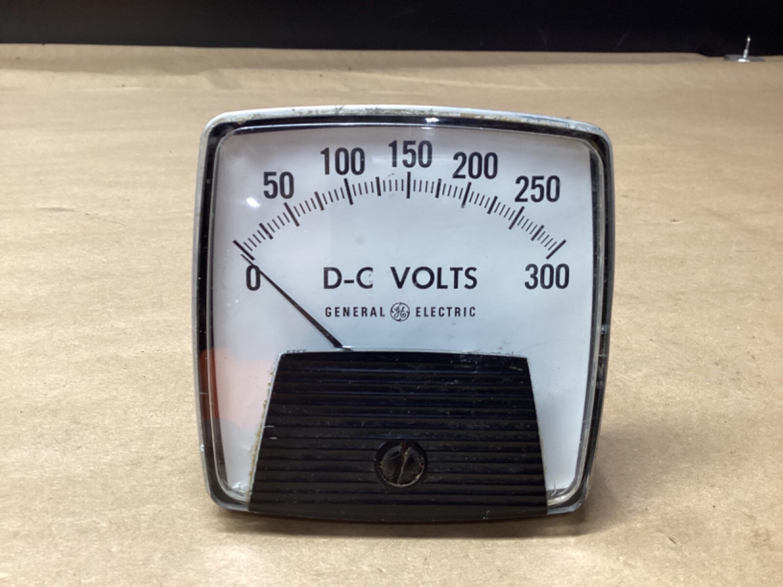 General Electric DC VOLTS Panel Meter Range 0-300 Volts  #108F268*CO