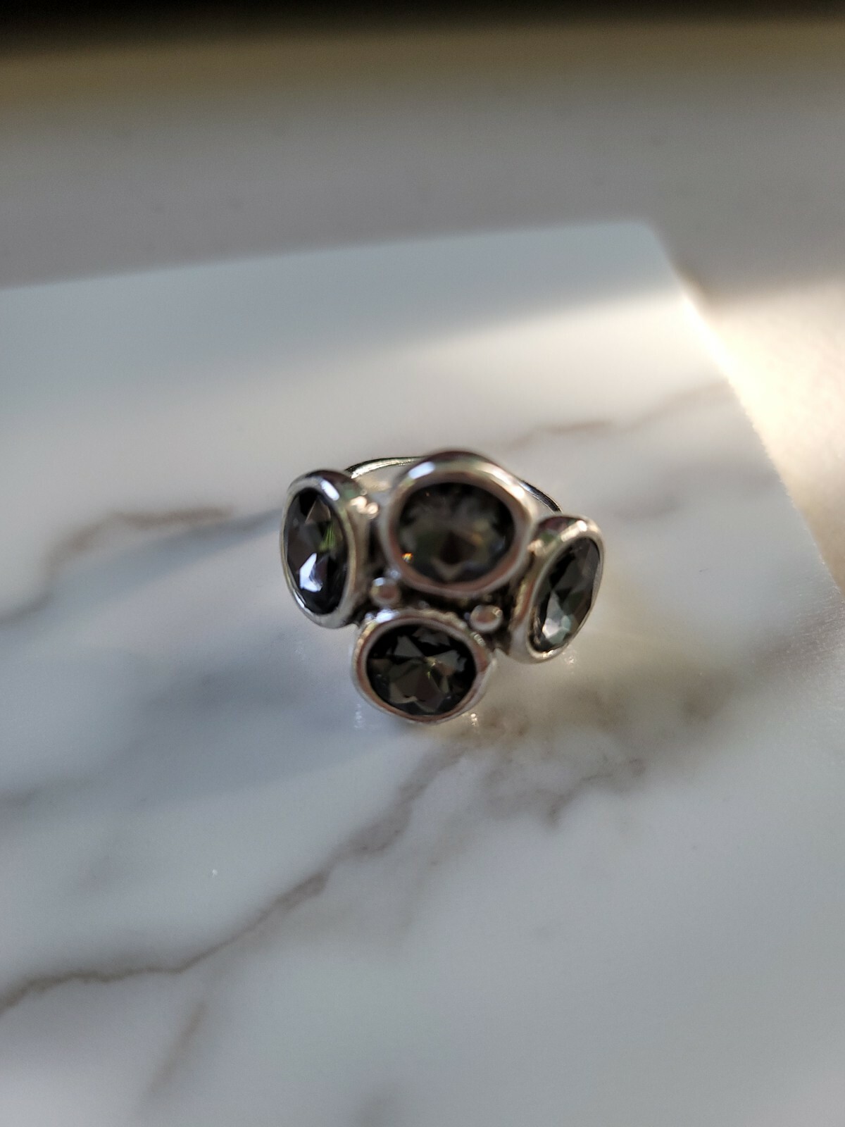 4 stone circle round dot ring crystal grey pewter silver Uno de 50 STYLE