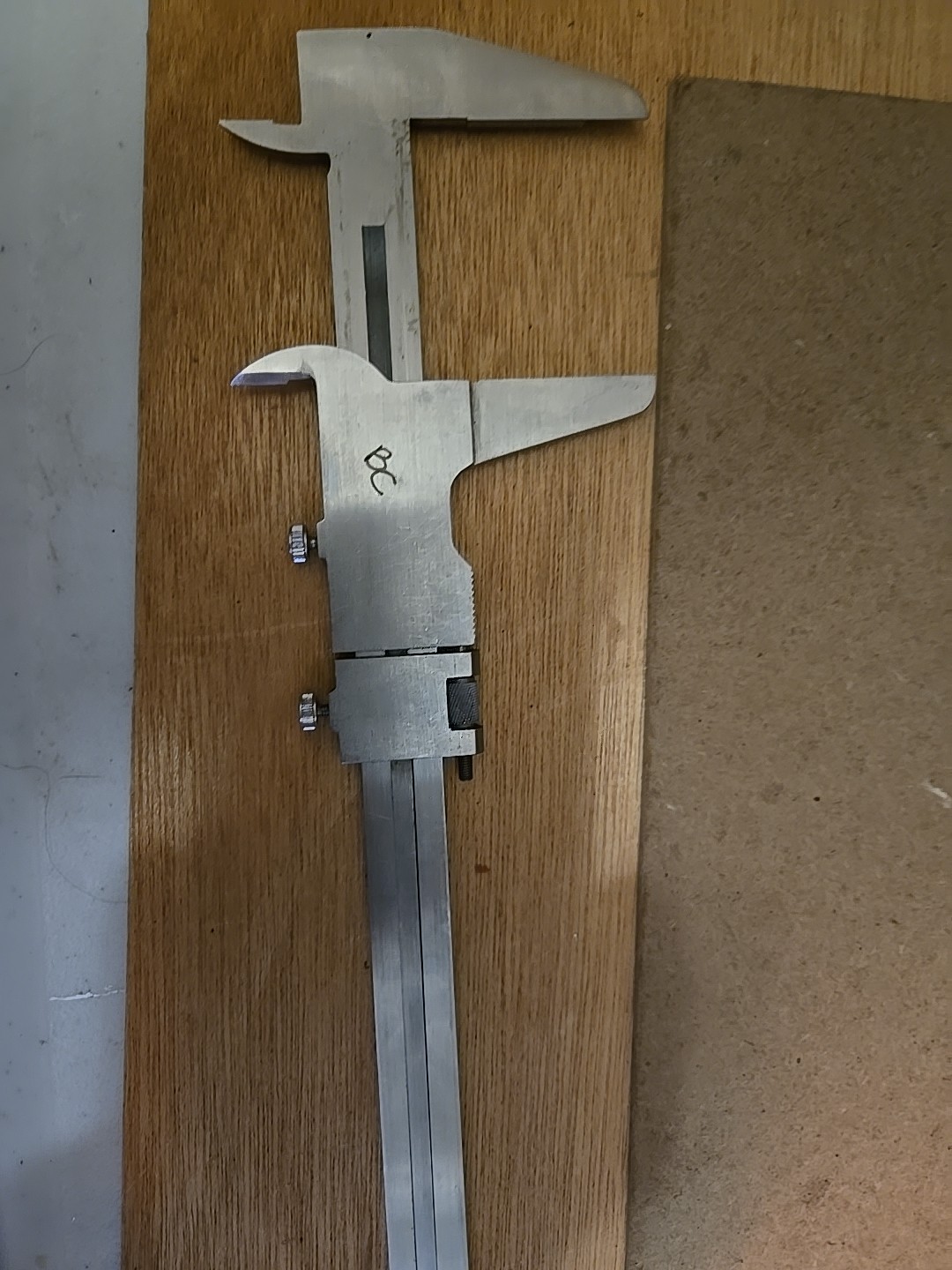Vernier Caliper w/ Fine Adjustment