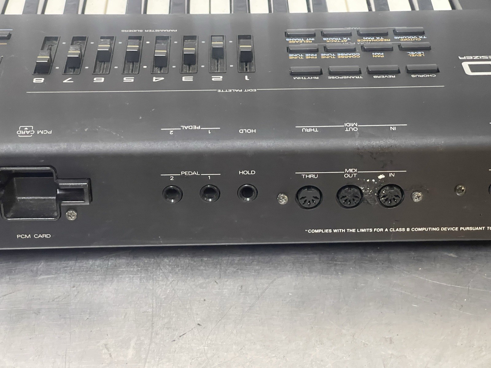 Roland JV 80 MULTI TIMBRAL SYNTHESIZER JV-80 Multi Synthesizer
