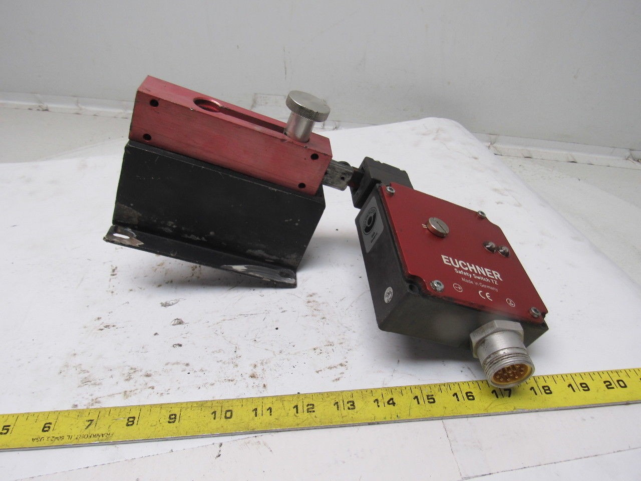 Euchner TZ1LE024BHAVFG Mechanical Release Safety Switch W/Actuator
