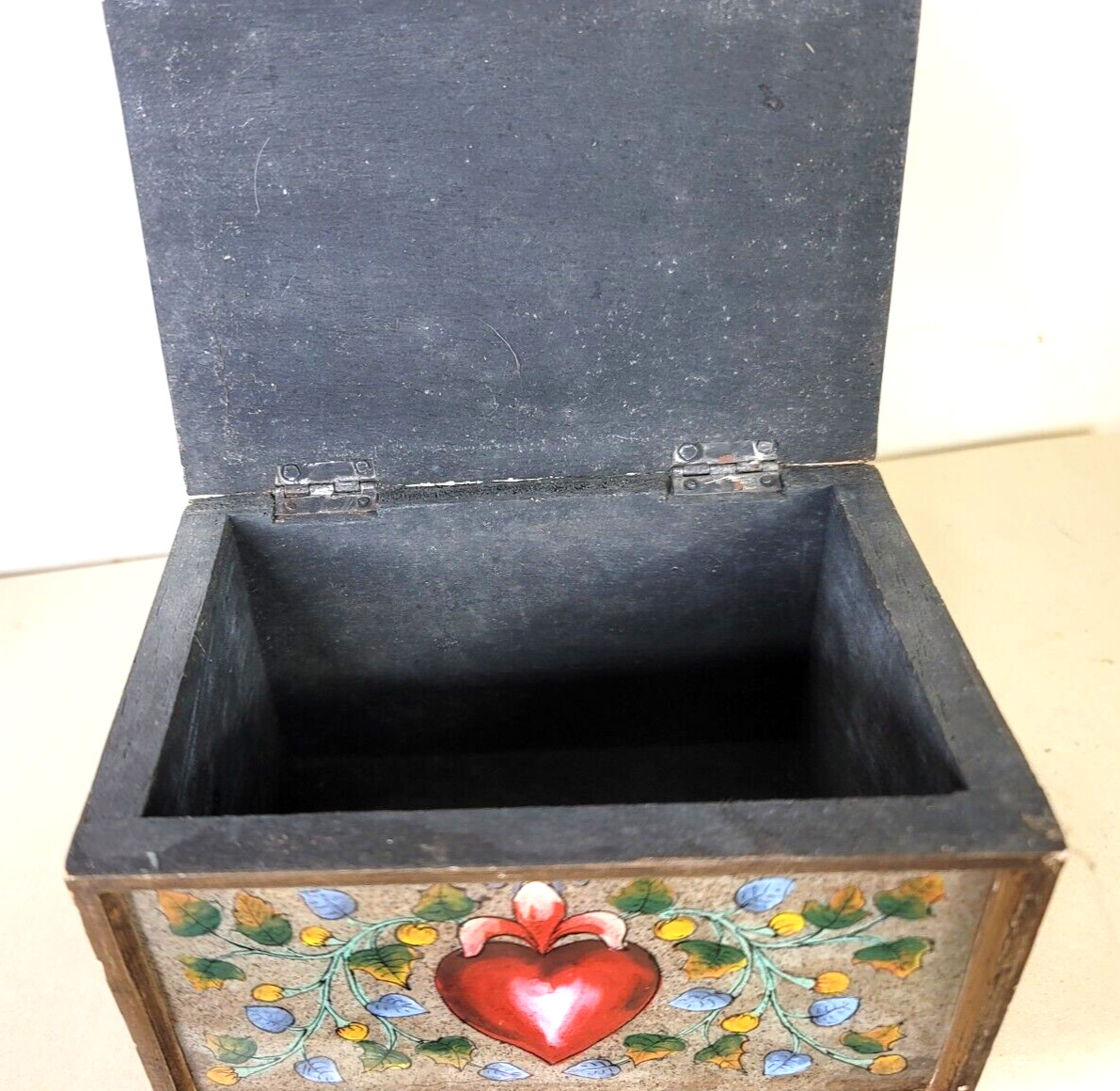 Vintage Reverse Painted on Glass Peruvian Peru Hearts Folk Art Trinket Box
