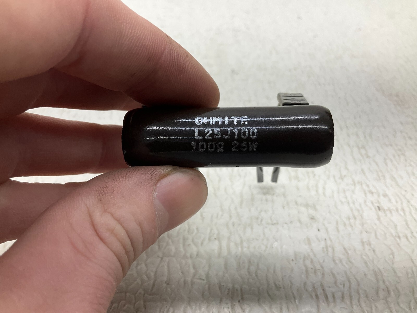 Ohmite L25J100 Resistor 100 Ohm 25 W (TSC)