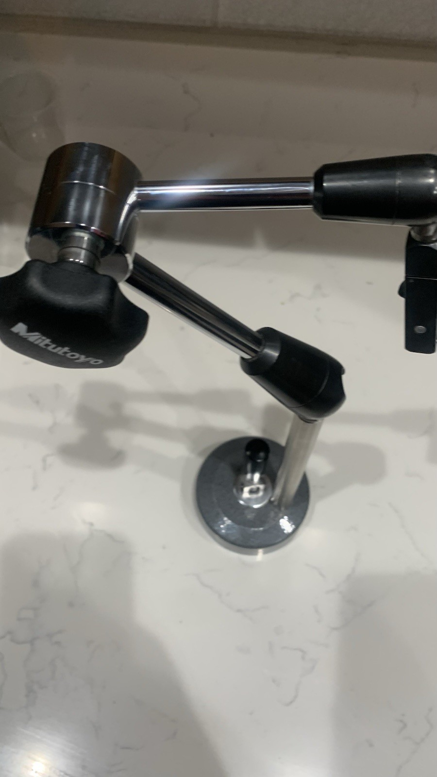 Mitutoyo 21" vacuum suction indicator stand