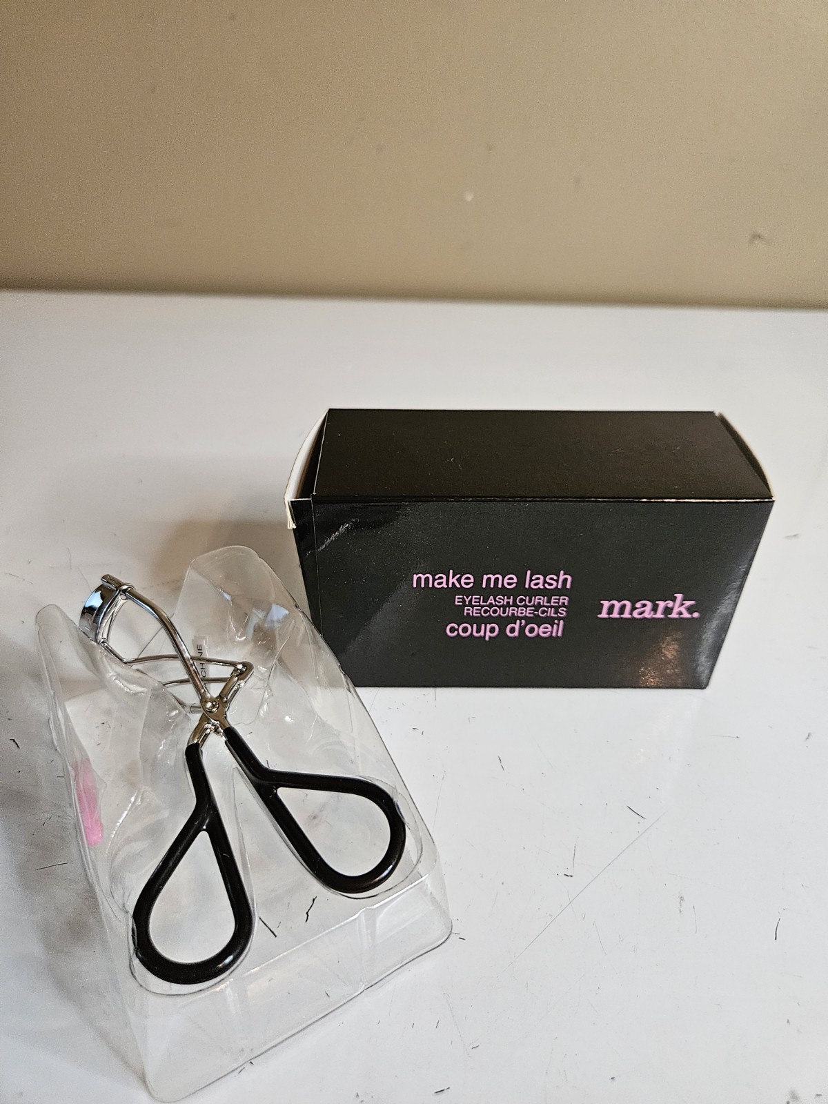 Avon Mark Make me Lash Eyelash Curler with extra pad New with Box