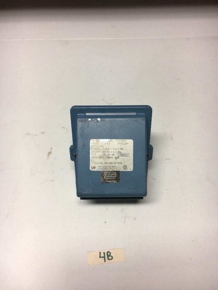 New United Electric Controls J400 Pressure Switch Model 441 Warranty!