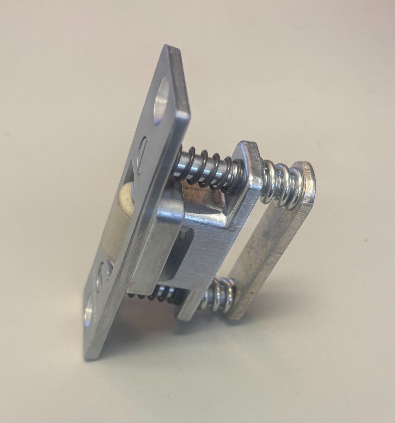 Glynn Johnson Ives RL 30 US26D Roller Latch w/ Grey Roller