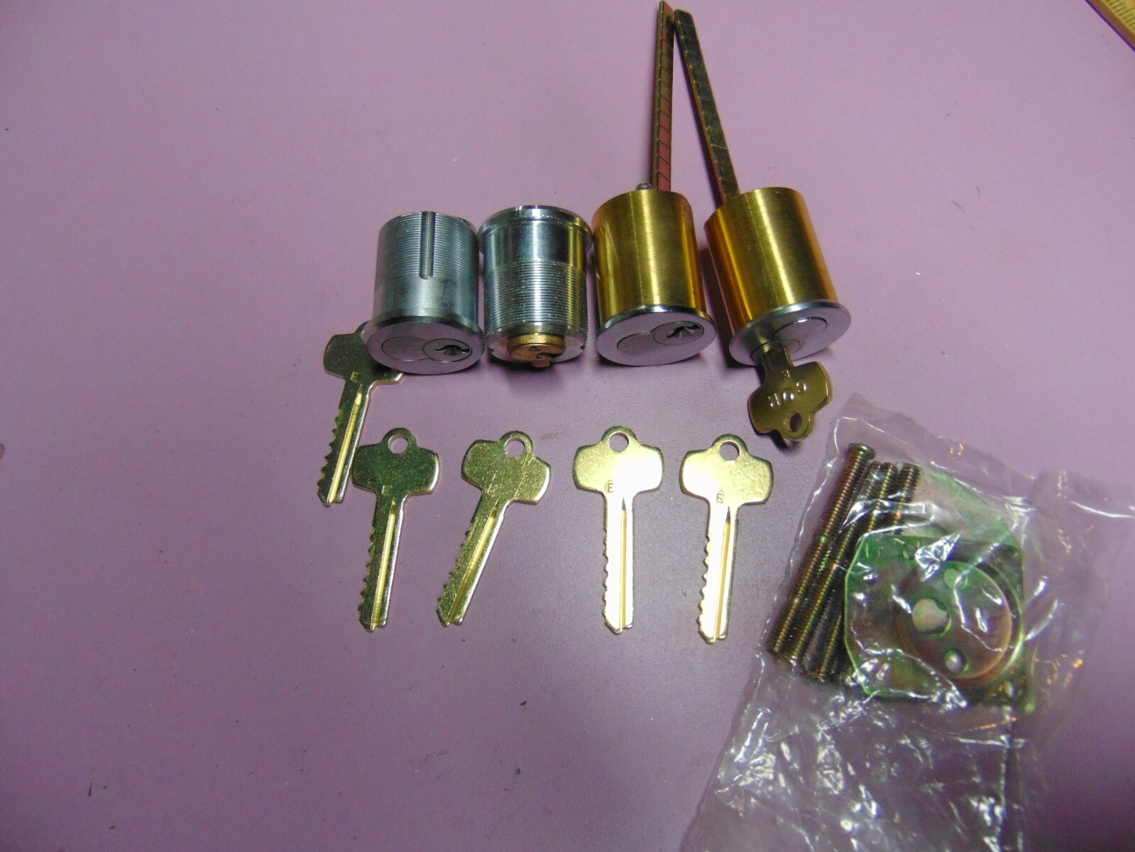 4 BEST LOOK ALIKE 2- RIM, 2 MORTISE  LOCKS  WITH 5 KEYS AND 1 CON. KEY LOCKSMITH
