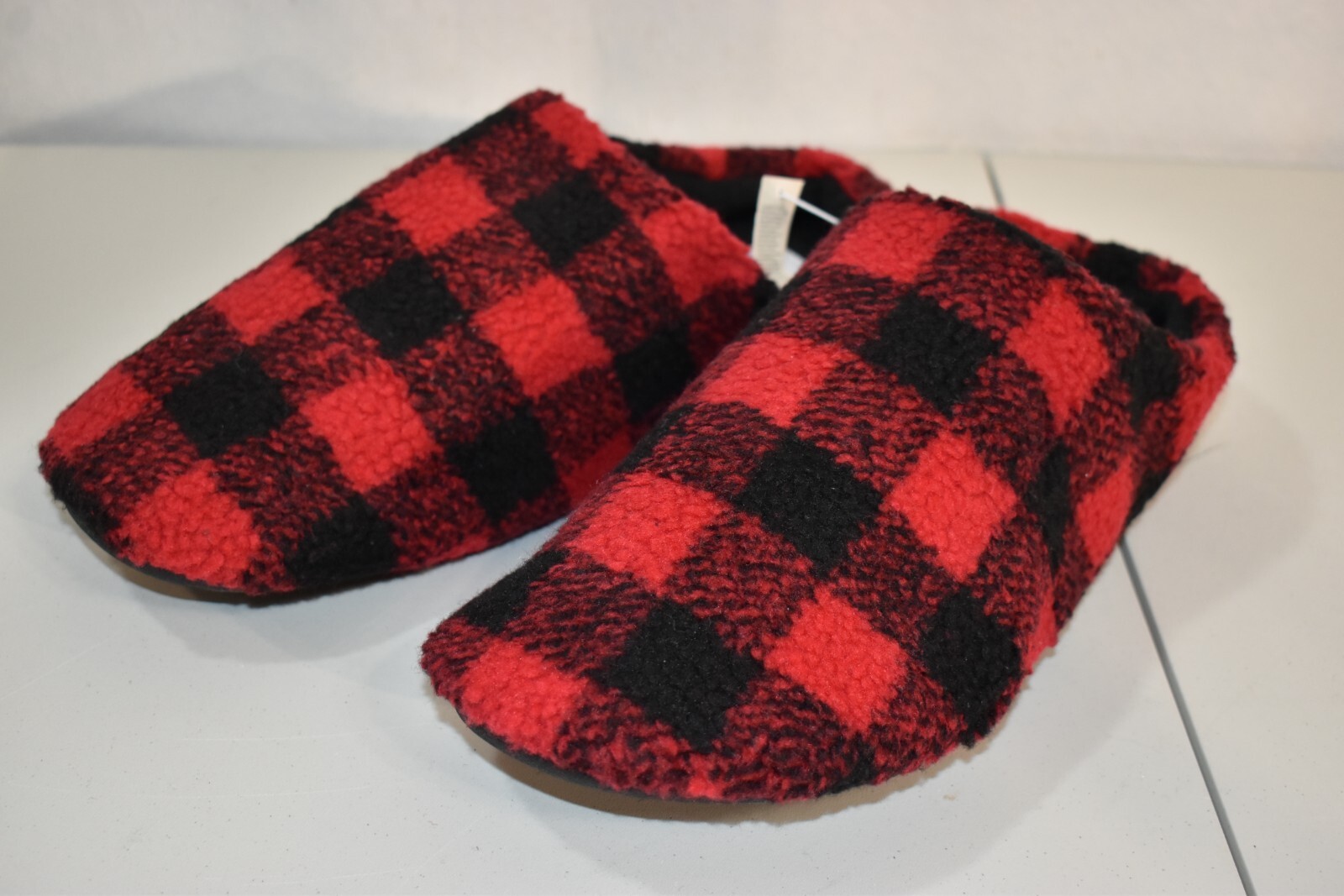 Old Navy  Red  Buffalo Plaid  Sherpa Slippers Size  XL 12 / 13