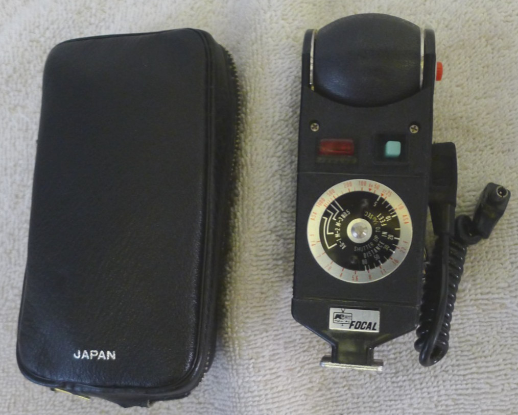Focal K-mart Shoe Mount Camera Collapsable Fan Tilt Flash with Case & Cord