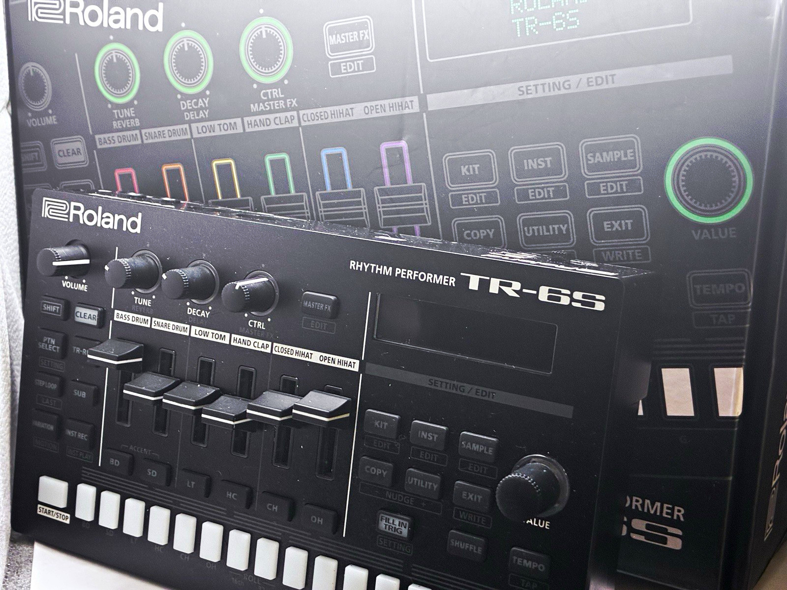 Roland TR-6S Rhythm Performer Drum Machine Sampler/Sequencer, 16 Pads, Black