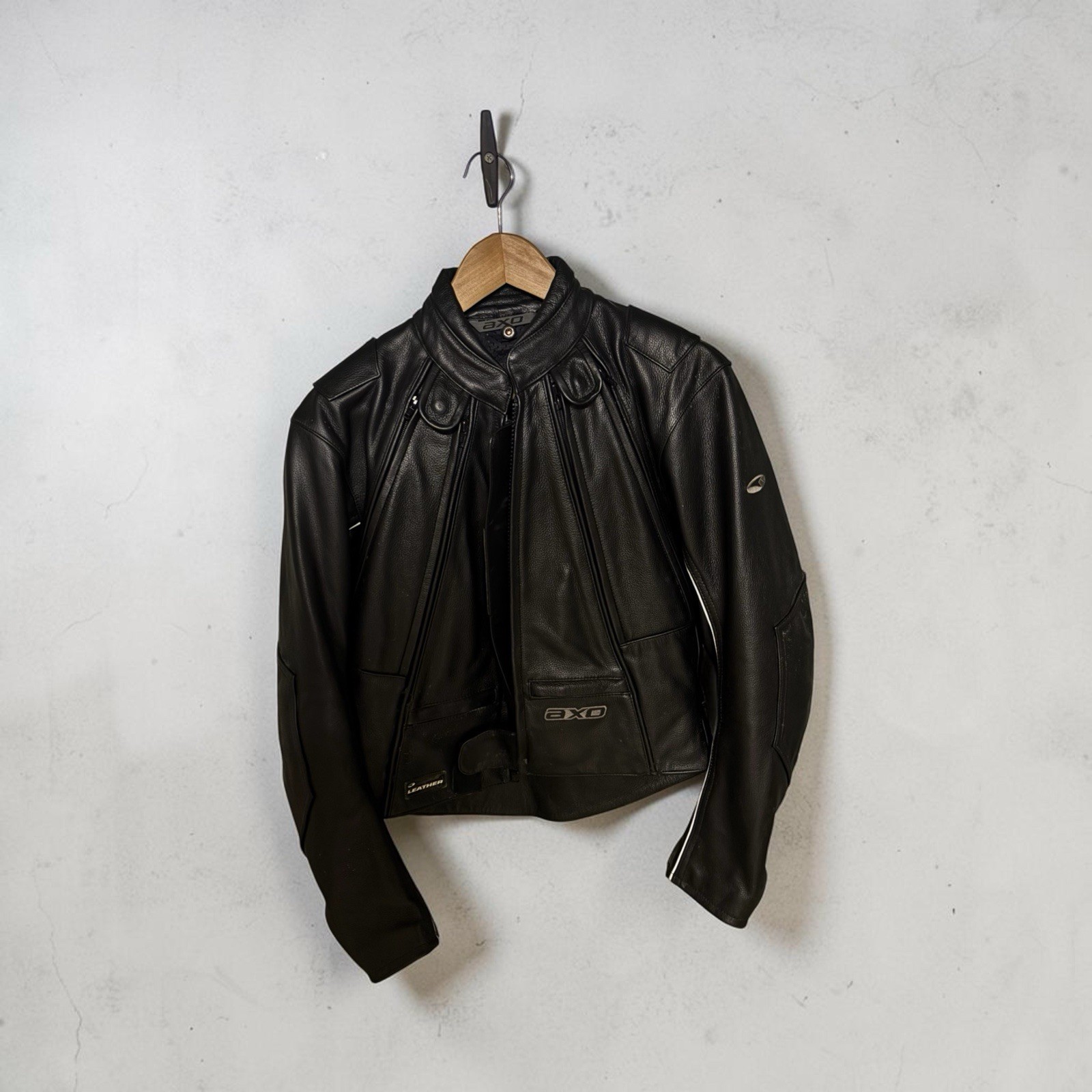 AXO Genuine Leather Motorcycle Jacket Size XL Black Protections Great Condition