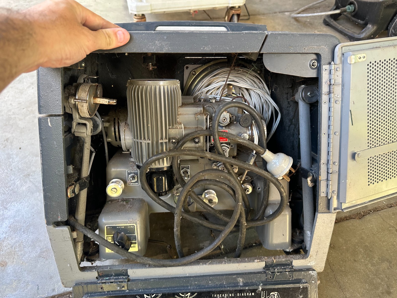 Bell & Howell Filmosound 8399 Specialist 16mm PROJECTOR 2
