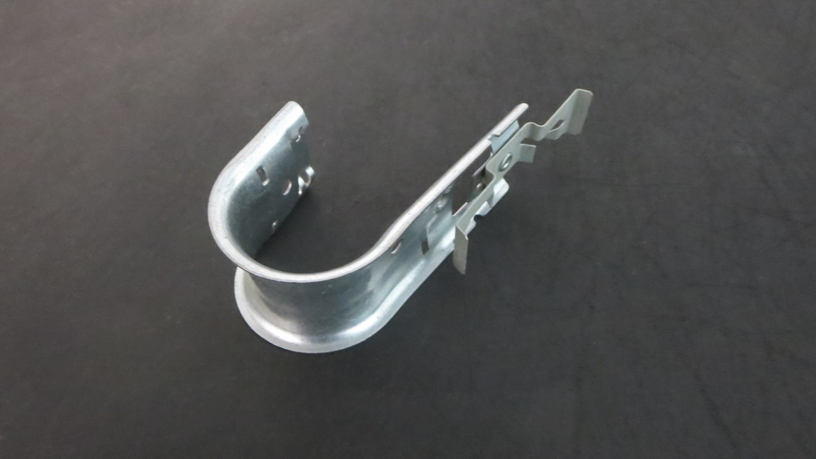 NVENT CADDY CAT32HP8Z34 Cat HP Clip, 2" dia, 1/2", 5/8" Rod  - New Box of Fifty