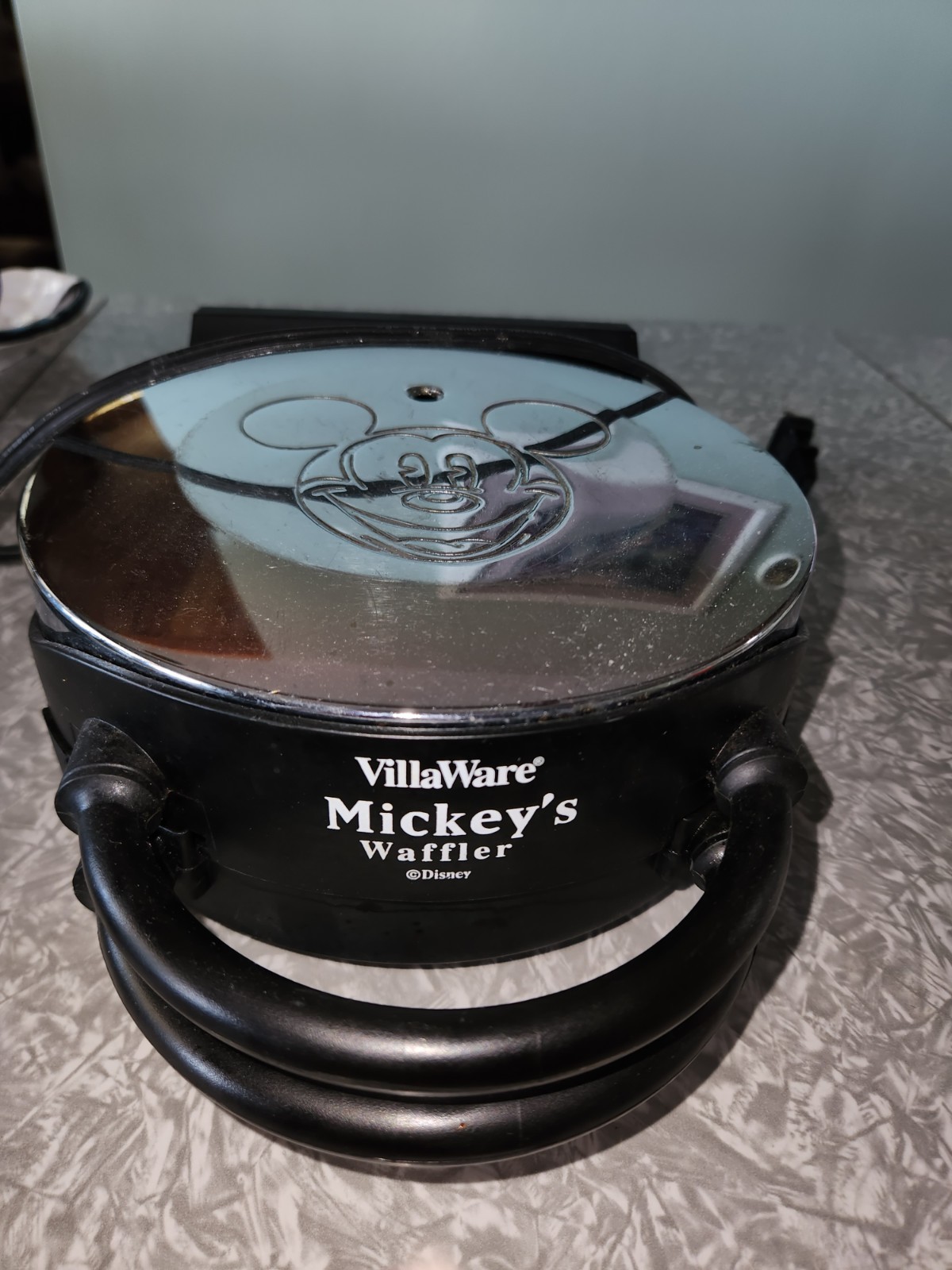VillaWare Mickey Mouse Waffle Maker Disney Mickey's Waffler Model 5555-S1 1000W