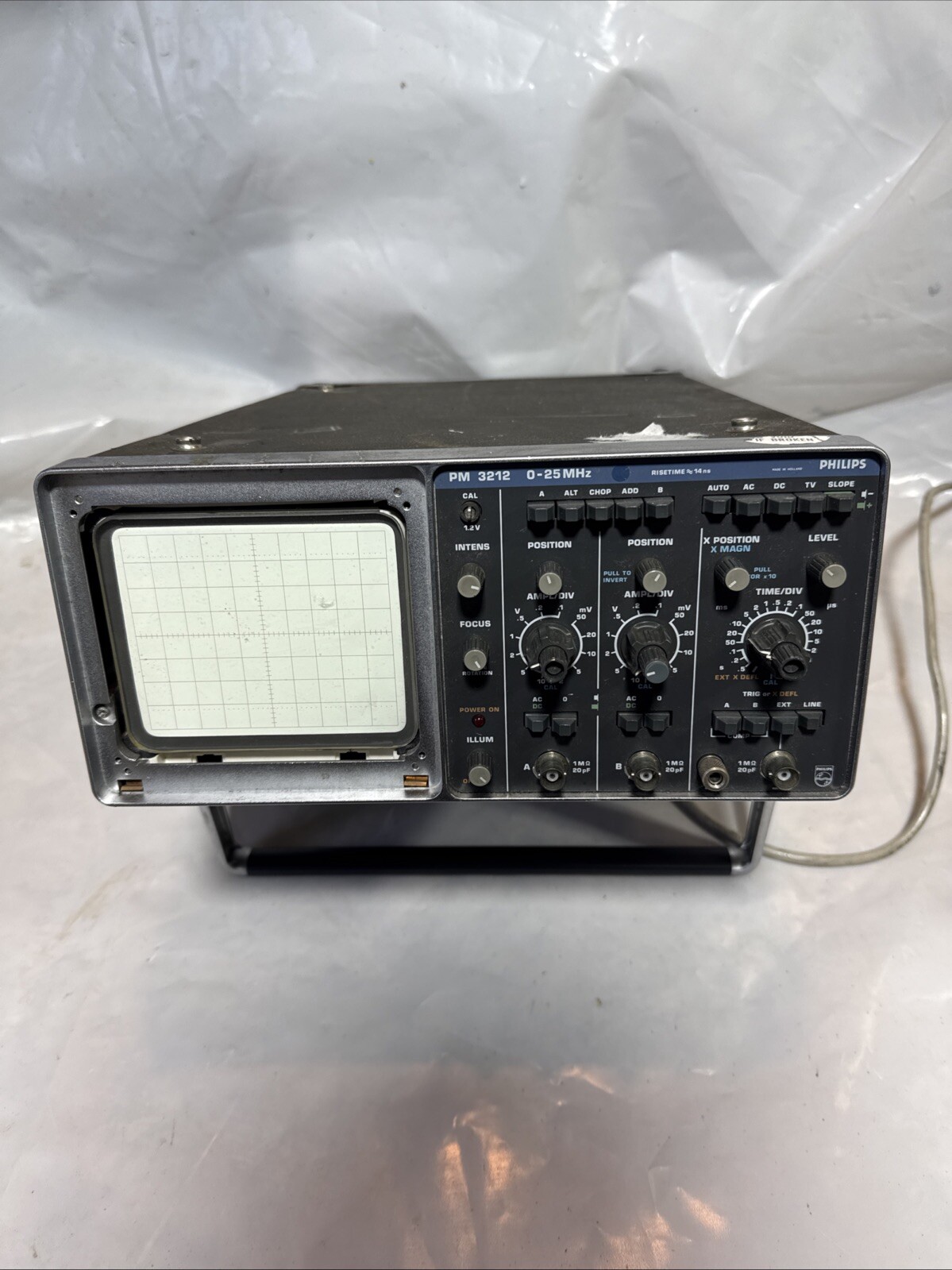 Philips PM 3212 Oscilloscope 25Mhz Dual Channel - Powers On - See Description