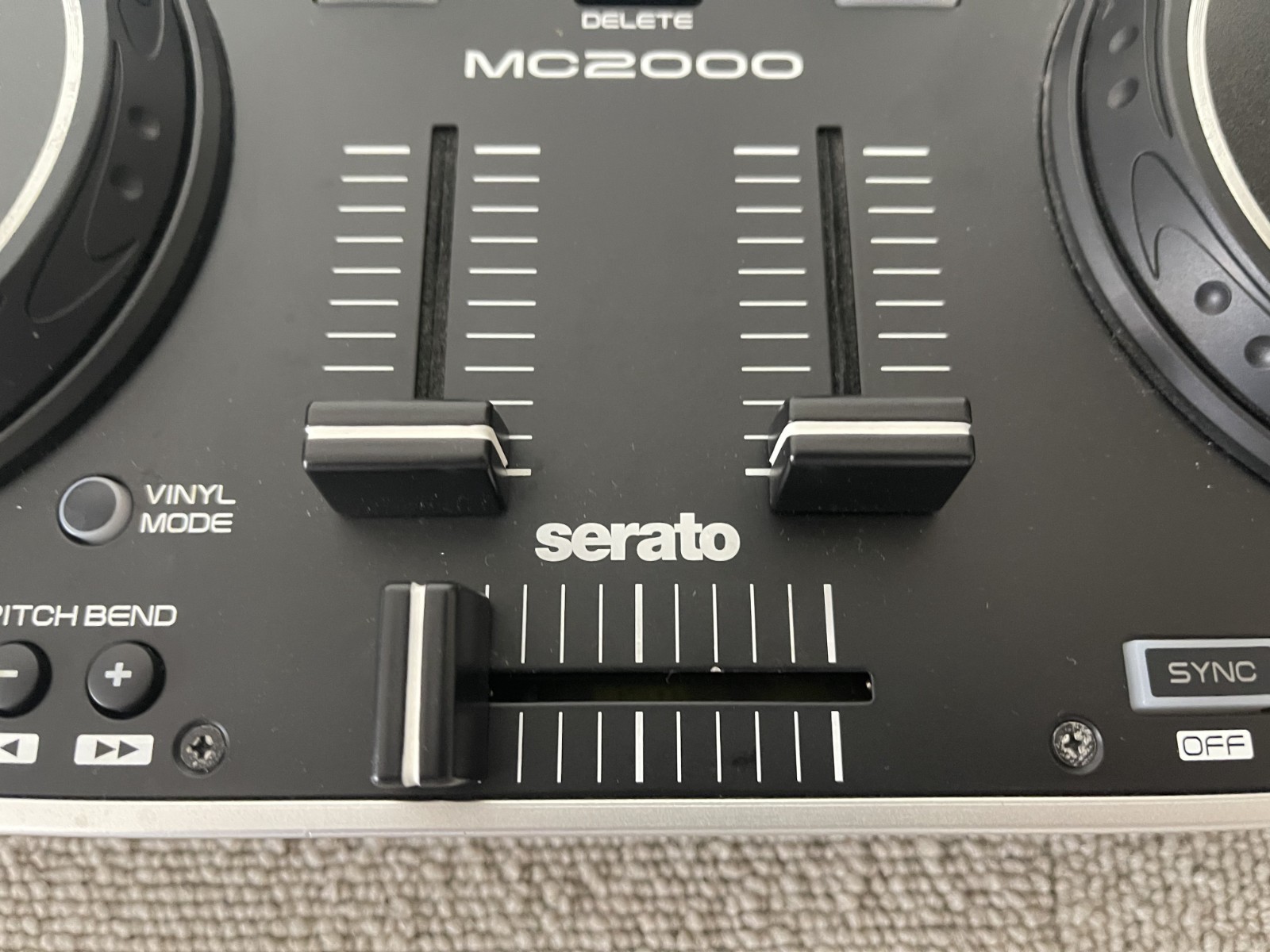Denon DJ MC2000 2-Channel DJ Controller Black with USB Cable Tested & Working