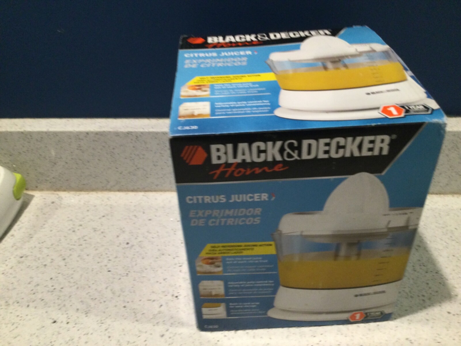 Black & Decker Home Citrus Juicer NEW in opened box 32 oz # CJ630