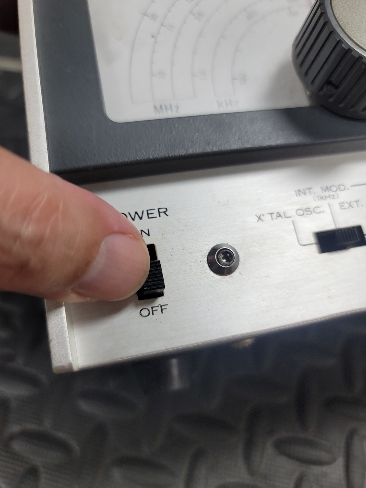 Leader Model: LSG-16 Signal Generator - AS IS