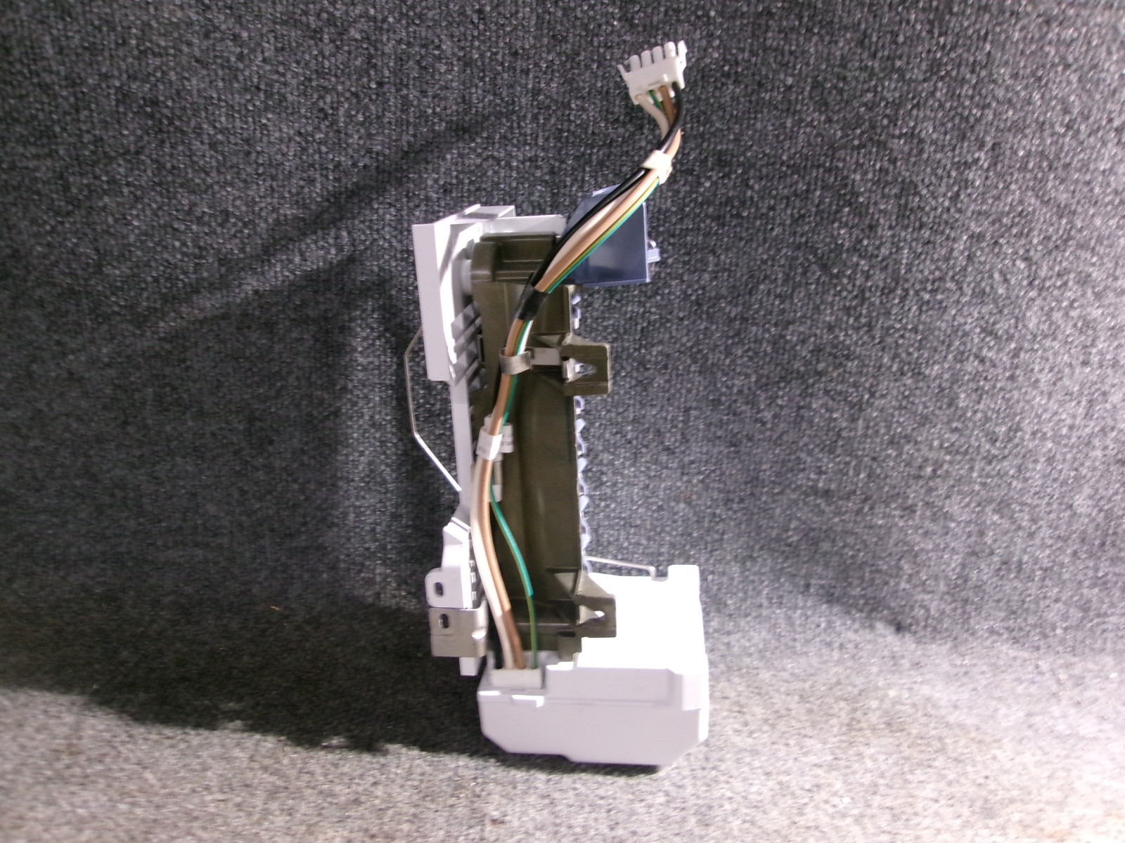 W10884390 WHIRLPOOL REFRIGERATOR ICEMAKER