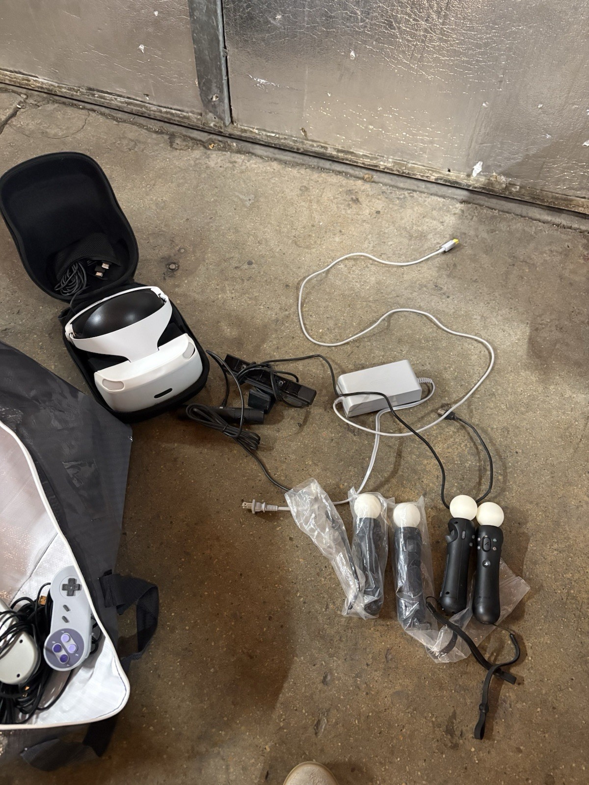 Huge VR & Gaming Hardware Lot – Oculus / HTC Vive/Samsung Gear VR/Controllers