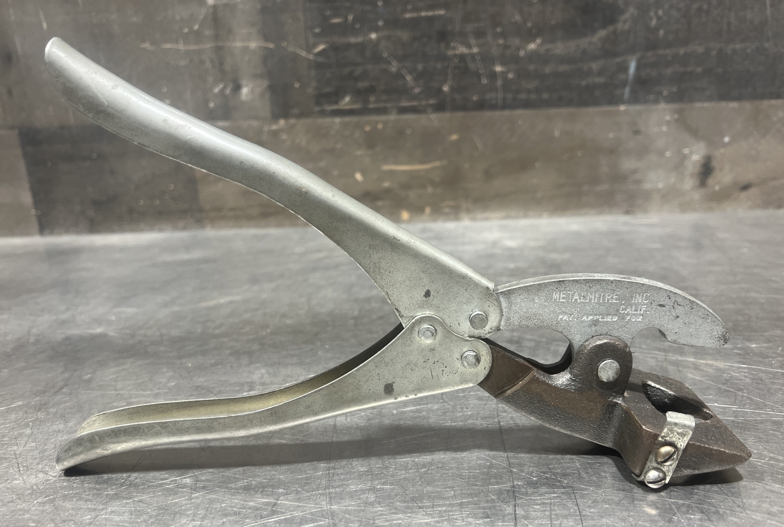 Metalmitre Inc Culver City Calif Metal Angle Corner Cutter made-in-USA. No Die