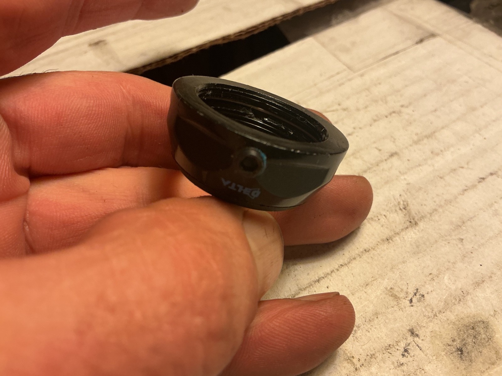 DELTA headset locking top-nut Blk 1" threaded 22.2mm