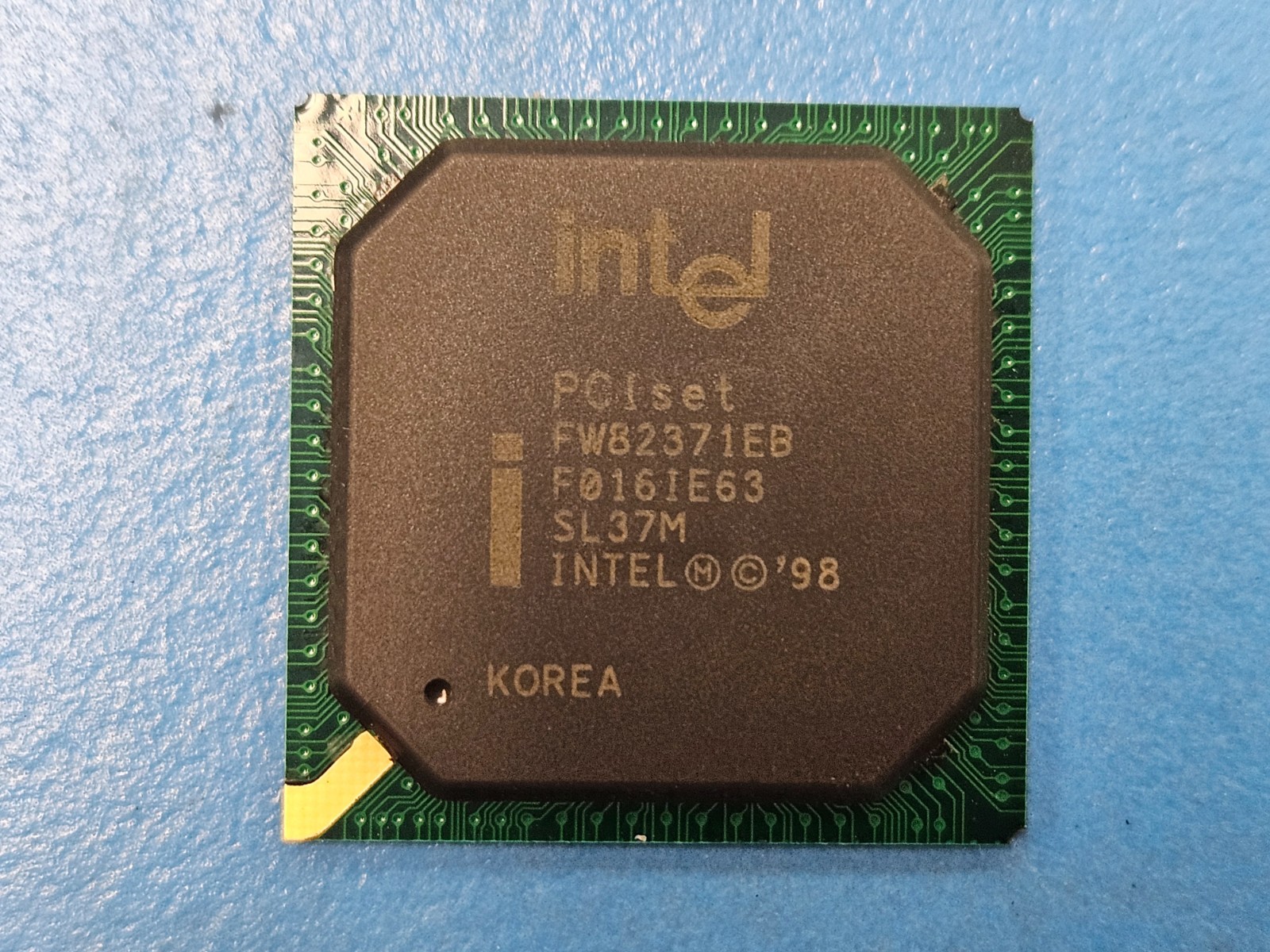 (1PC) FW82371EB INTEL IC INTEL 82371EB 352BGA Success