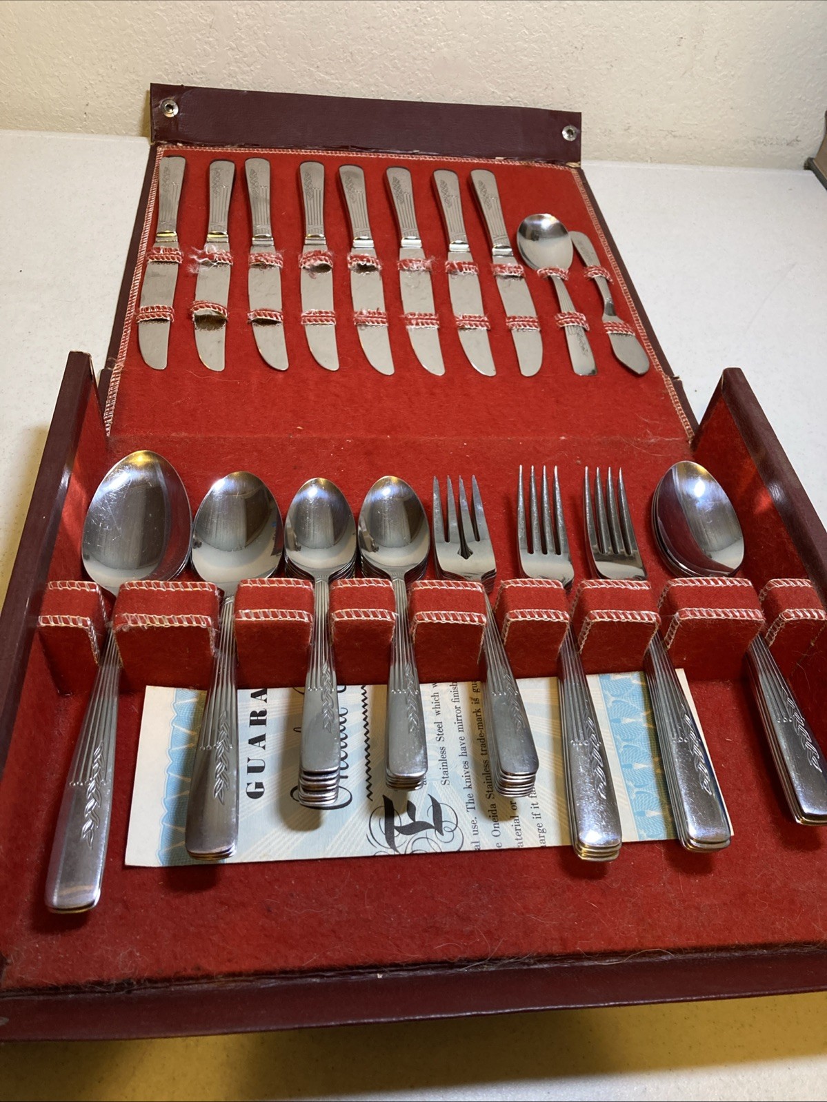 Vintage Oneida Flatware Serving For 8 In Case . 52 Pieces. Cl