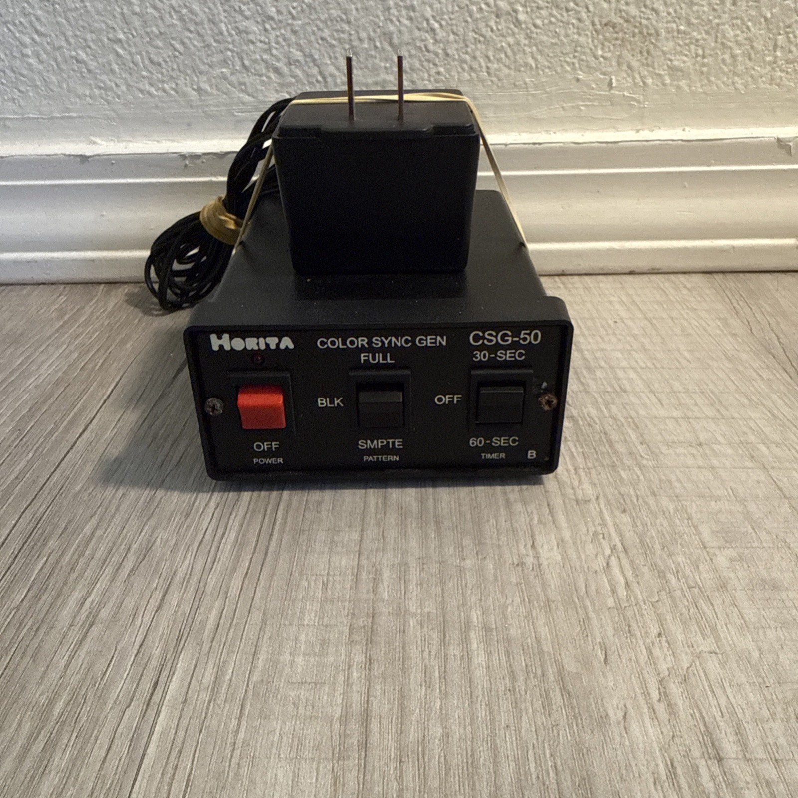 Horita CSG-50 Multi Output Blackburst/Sync Generator w/External Power Supply