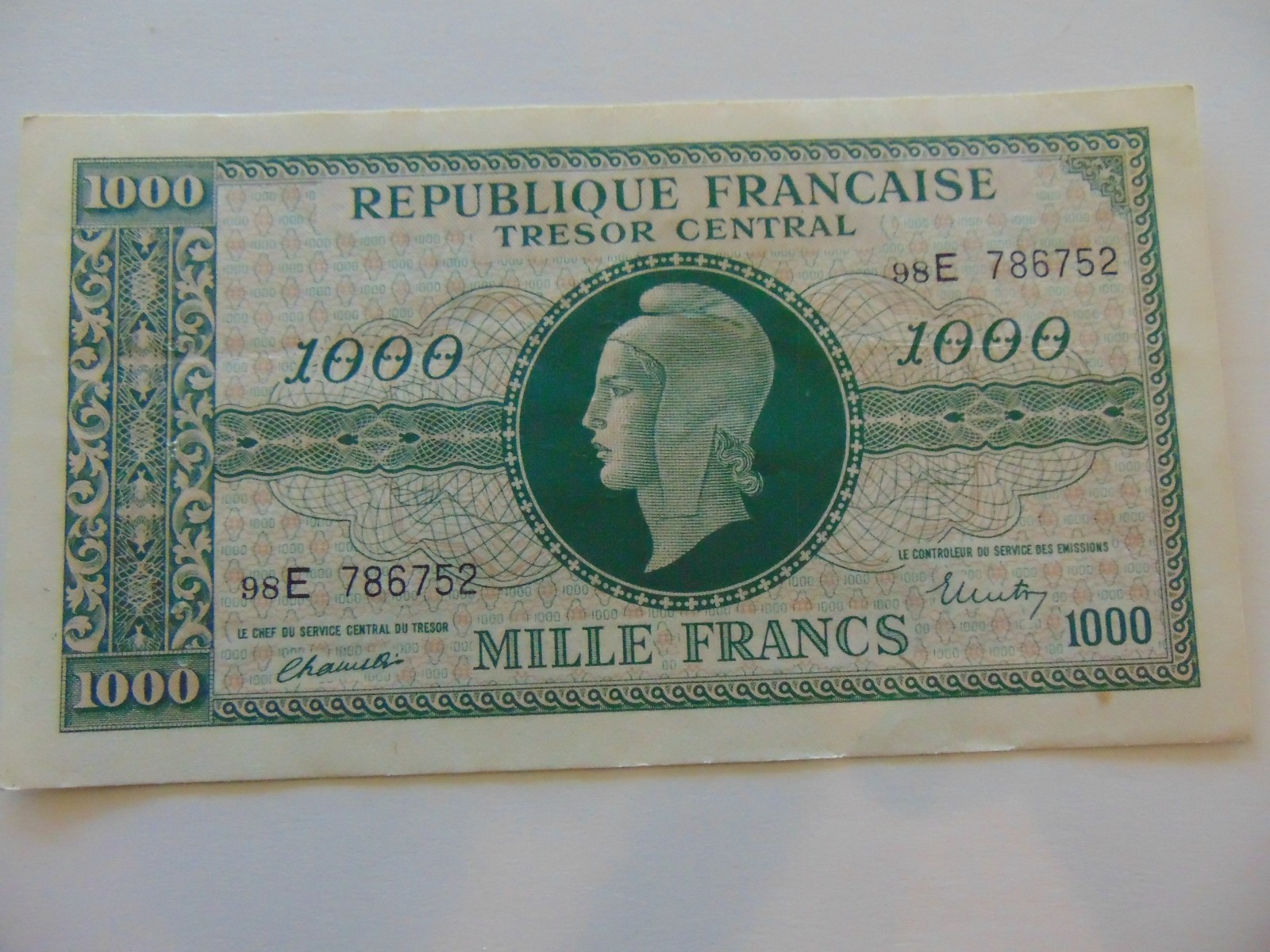 26.03 #91 FRANCE Tresor Central 1000 Francs ND 1944 P-107 (small spot rev) XF