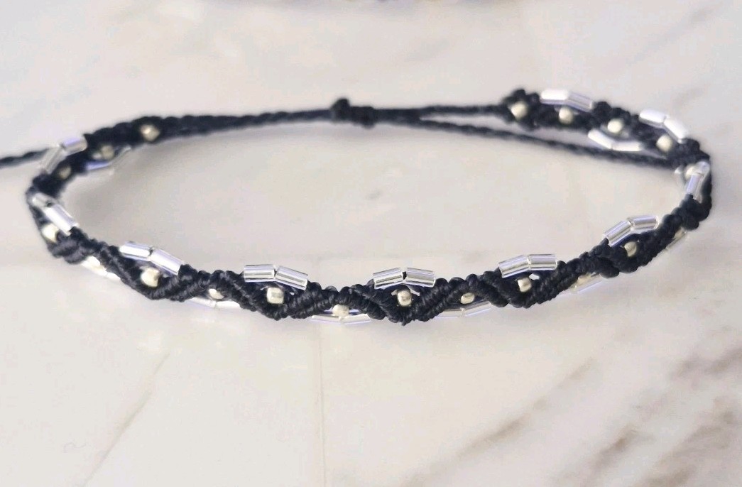 Handmade wave bracelet (Navy black & silver  tone glass beads)