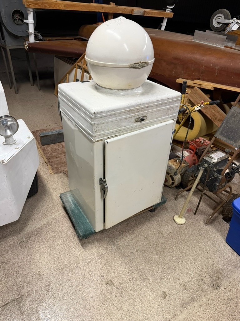 GE Monitor Top Refrigerator Globe Top CG-1-B16