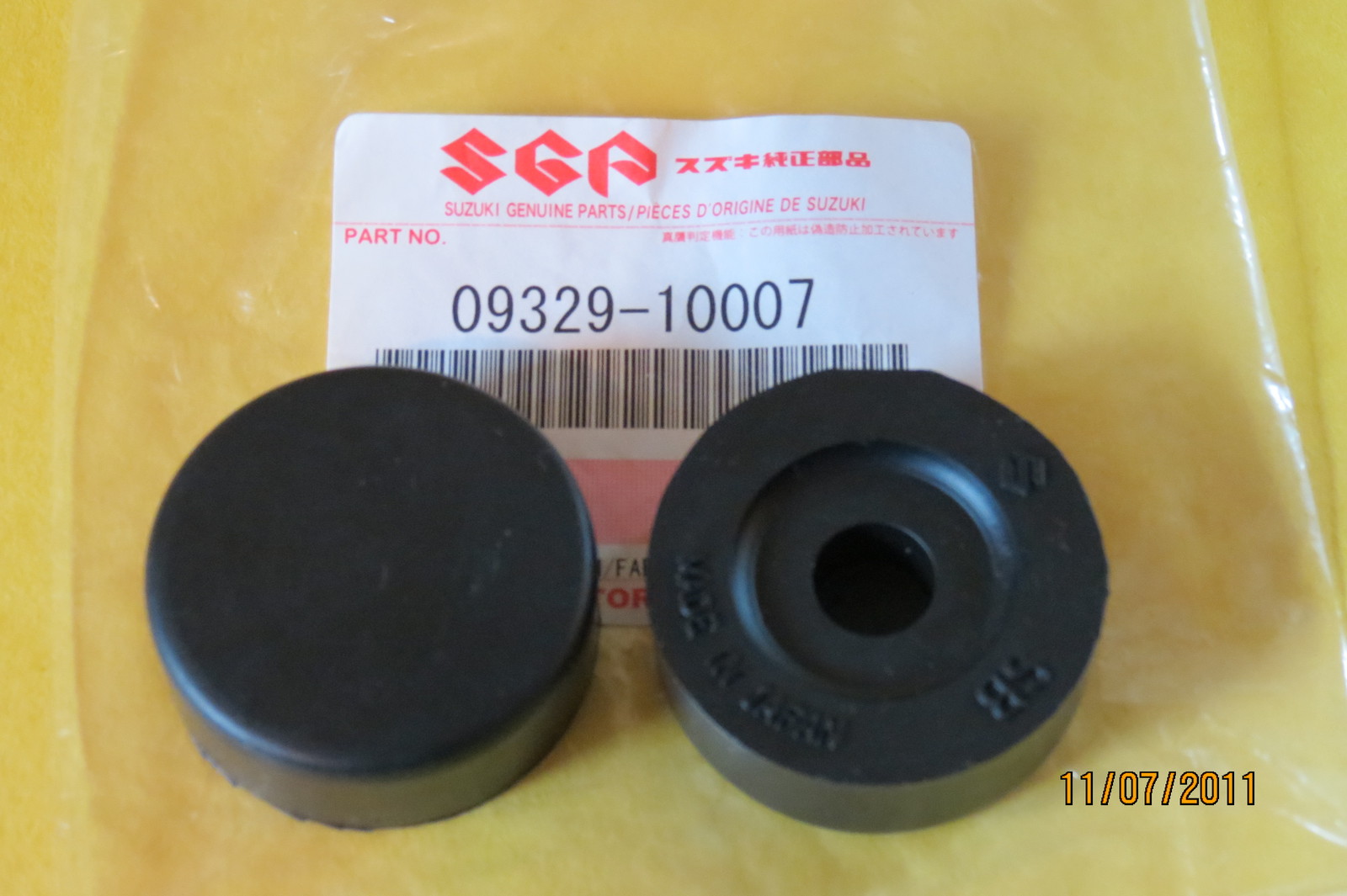 (2) OEM SUZUKI FRONT FUEL GAS TANK CUSHION RUBBER TM250 TM400 RM100 RM125 SP370