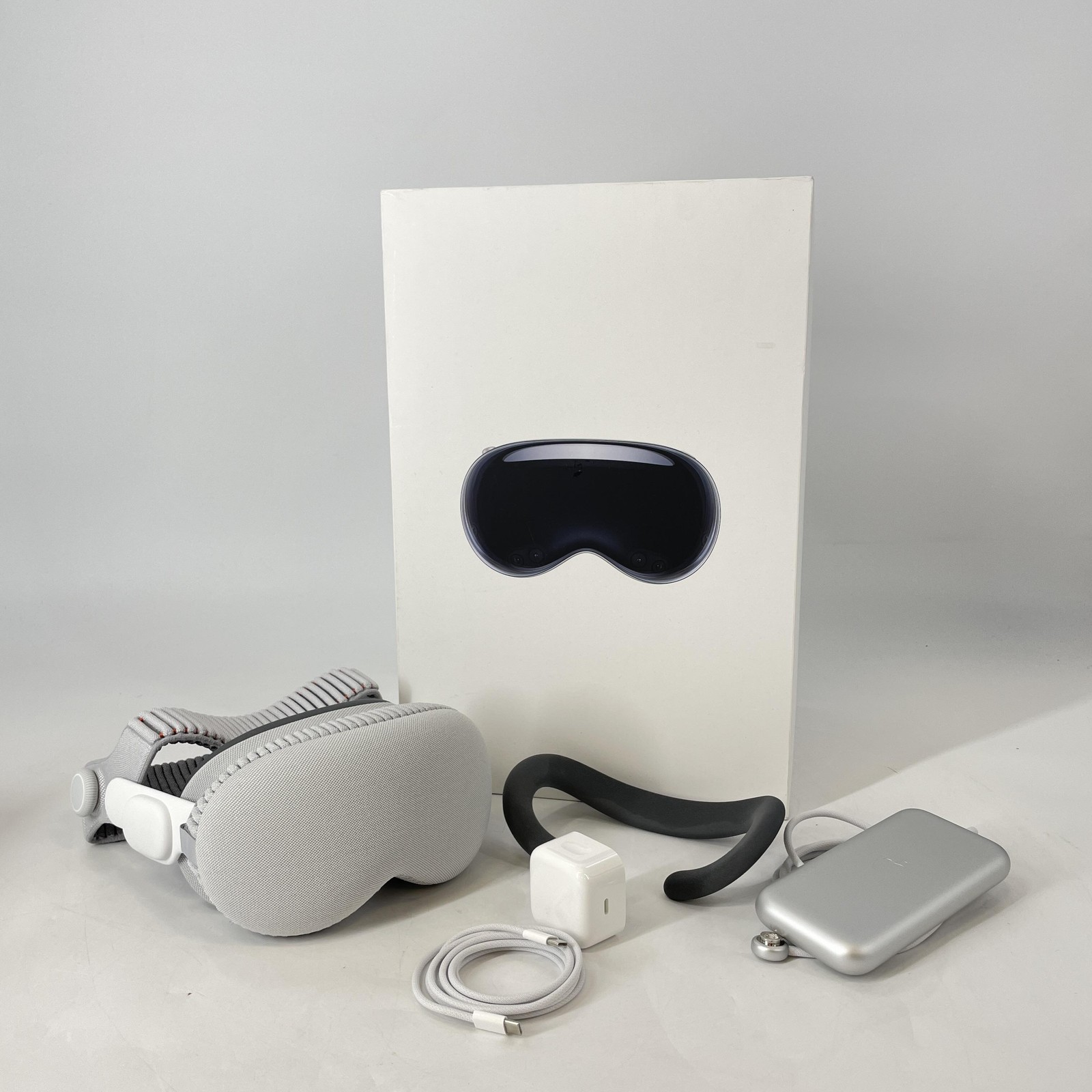 Apple Vision Pro (M5) VR Headset 256GB w/ Dual Knit Band-M -  Very Good