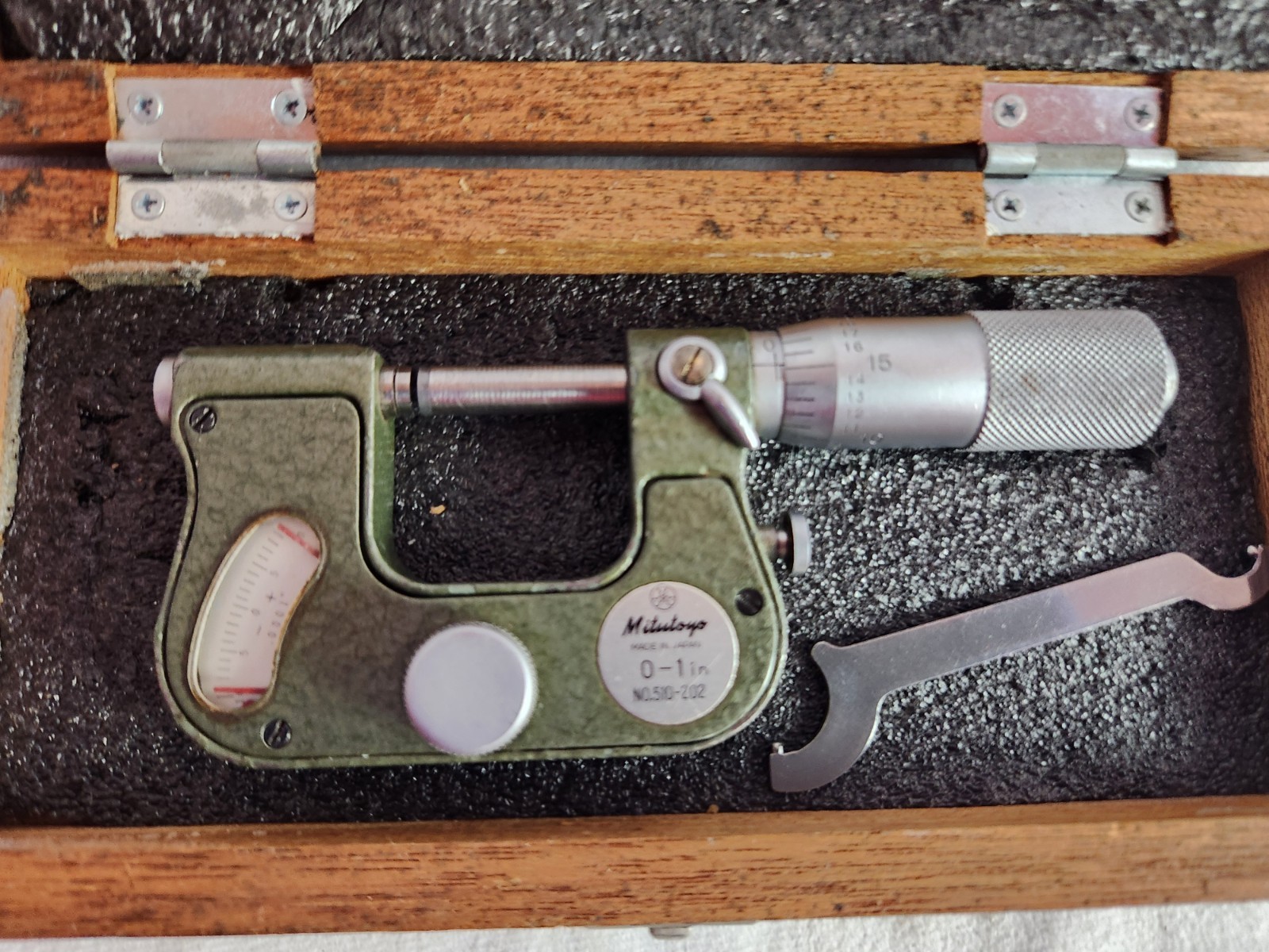 Mitutoyo Indicating Micrometer 0-1” 510-202 .0001" Resolution