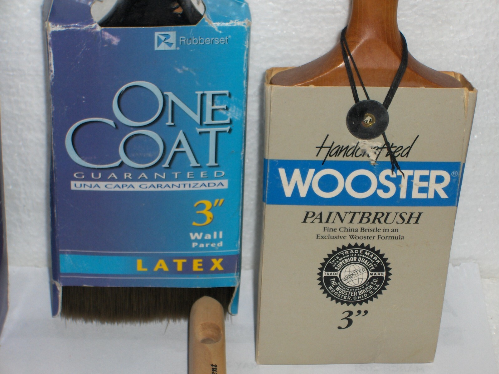 Assorted sizes of paint brushes
