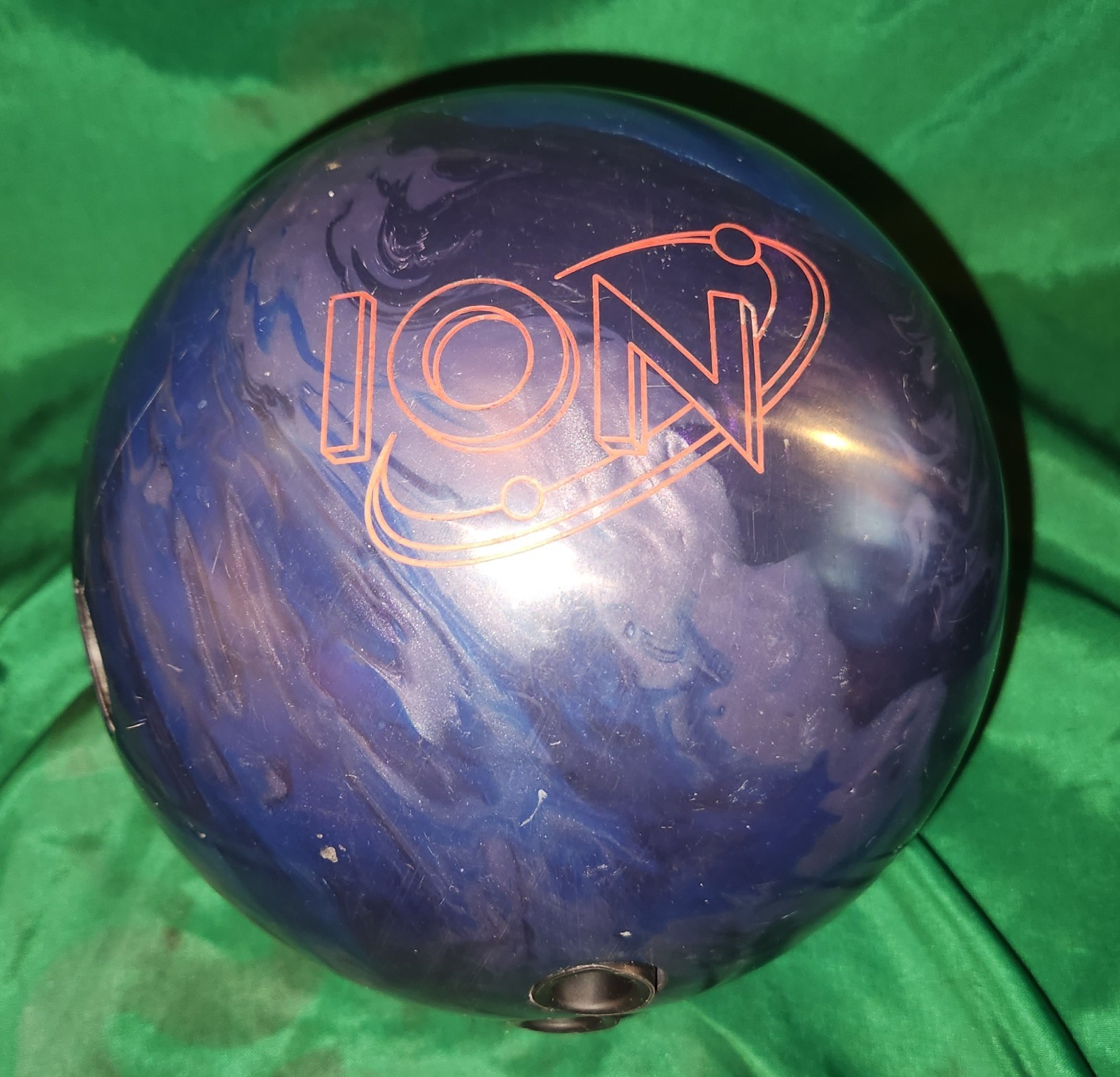Storm Ion Pro Bowling Ball 15 lbs Preowned Span 4 1/4 Inches