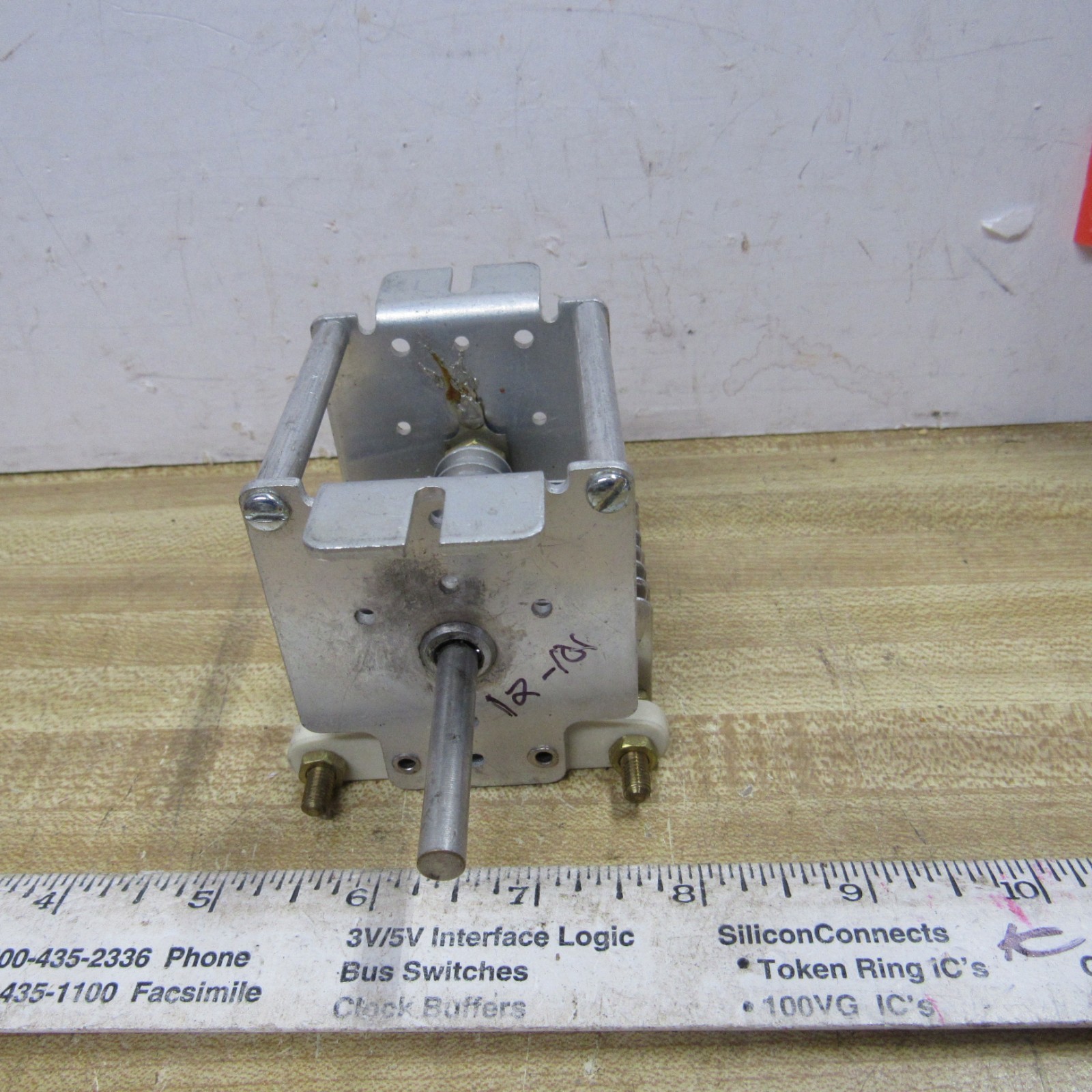 VARIABLE CAPACITOR 100 pF 12 to 101 pF 1/4 inch shaft TRANSMITTING