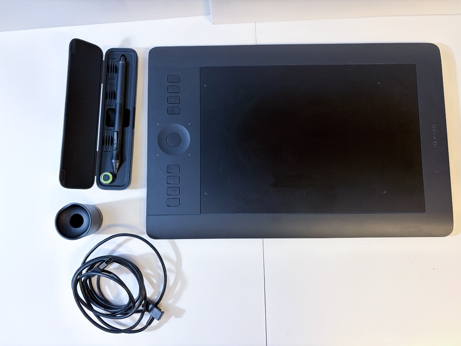 Wacom Intuos Pro Medium PTH-691 Graphics Drawing Tablet Pen Case Nibs stand set