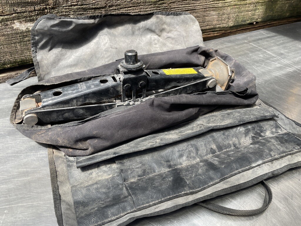 HMMWV M998 SCISSOR JACK LIFT 5939822, 5120-01-375-0070, 57K3228