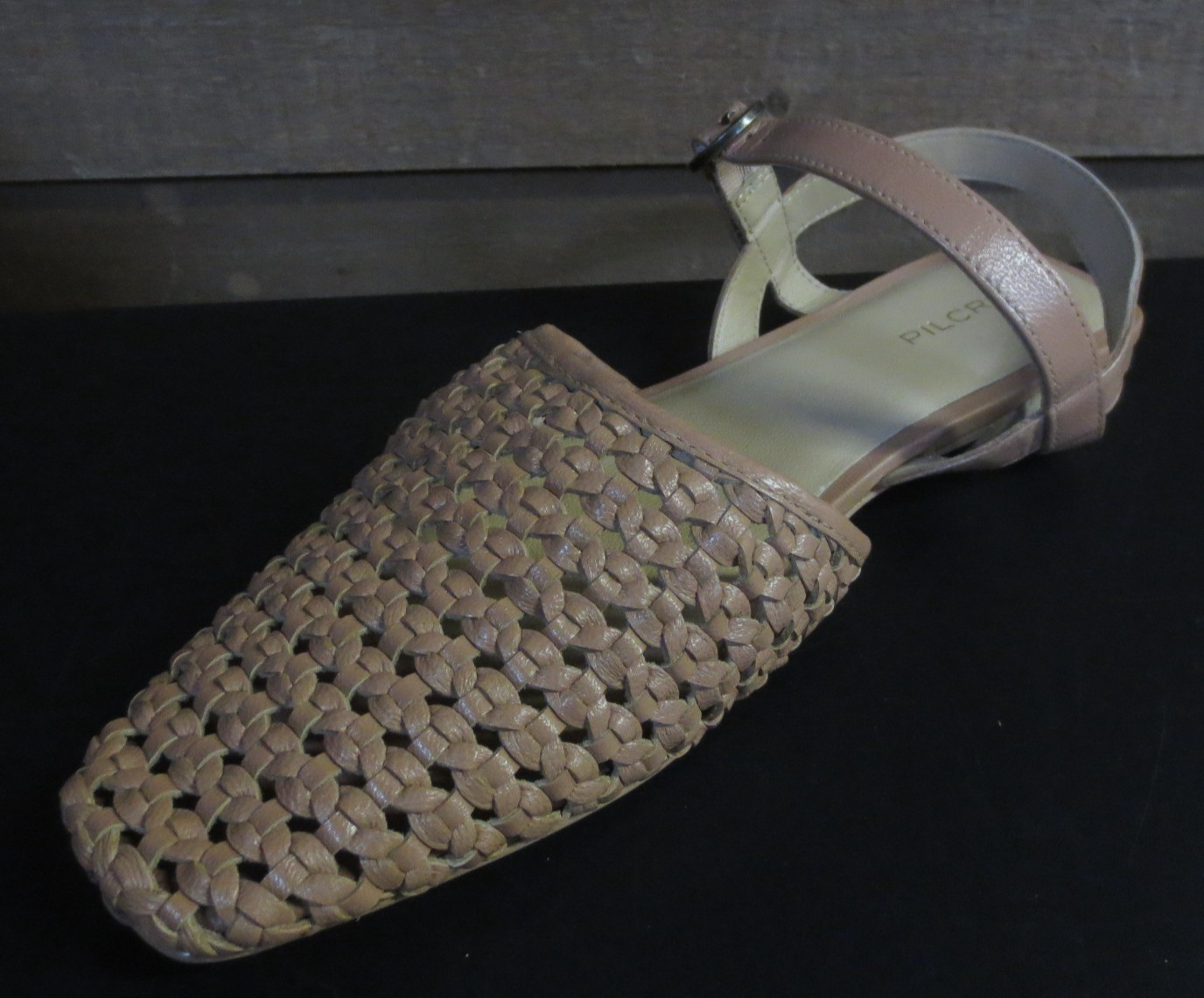 PILCRO WOMEN'S WOVEN FLAT SHOES - CAMEL - US 9
